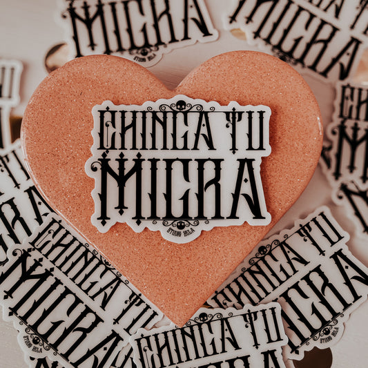 Heart-shaped sticker with 'Chiná tu micra' text surrounded by similar stickers on a light background