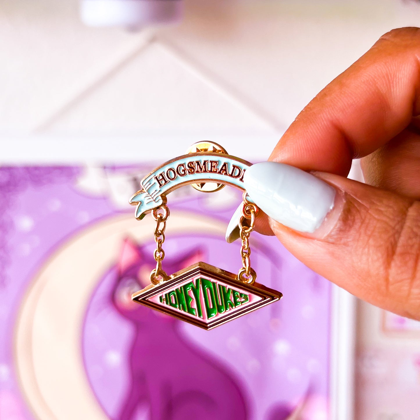 Hogsmeade Honeydukes - Premium Enamel Pin