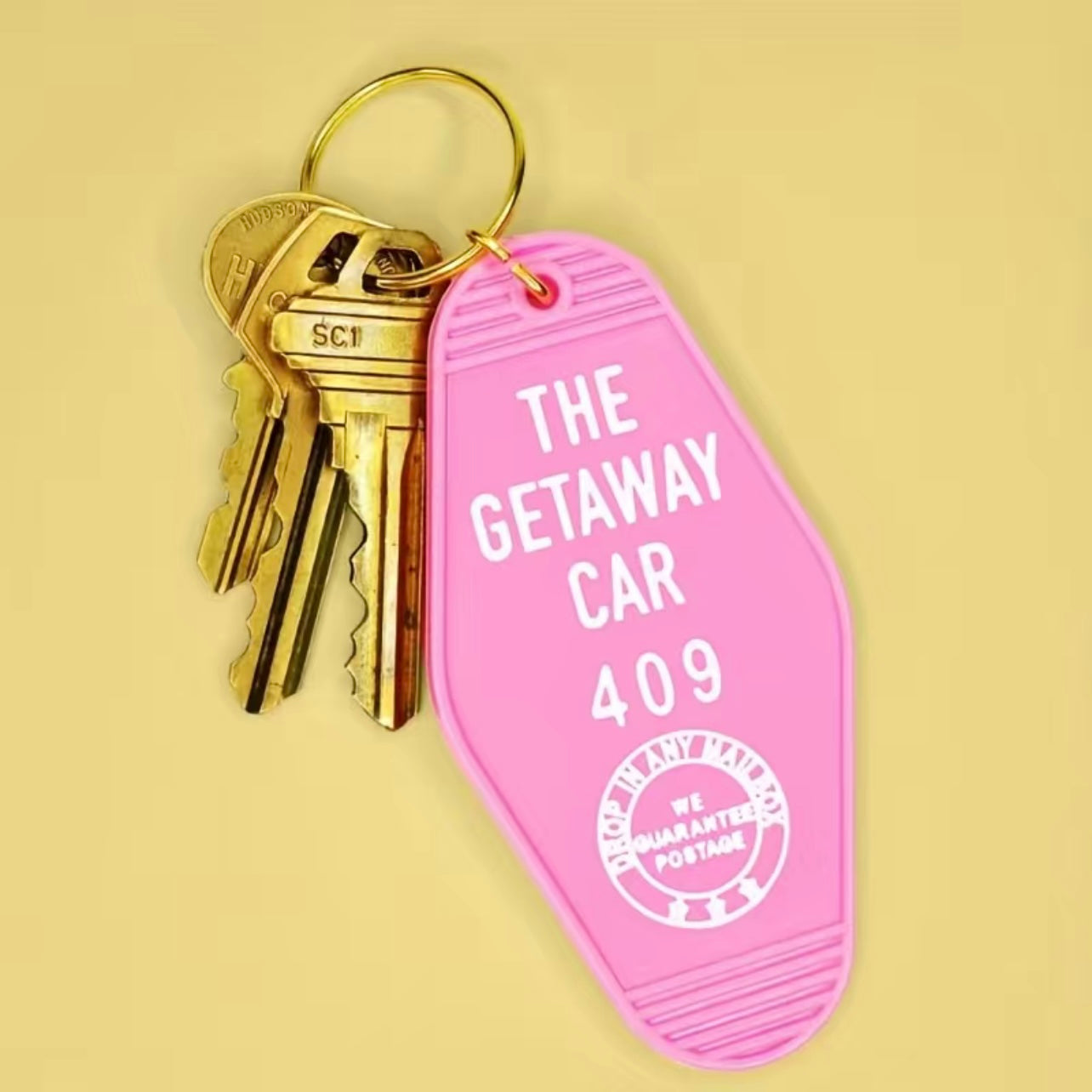 Retro Motel Style Getaway Car Keychain